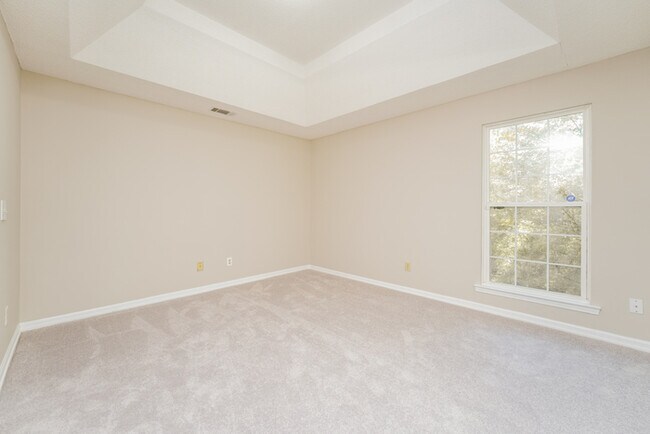 Building Photo - Fantastic 3bd/2ba home! Coming soon!