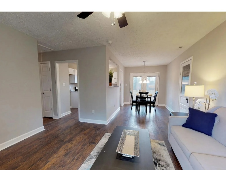 Building Photo - 1515 Doncaster Dr