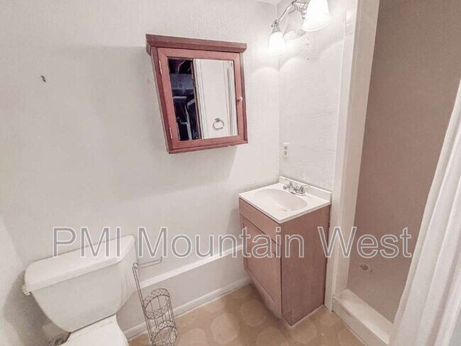 Building Photo - 481 E 2875 N