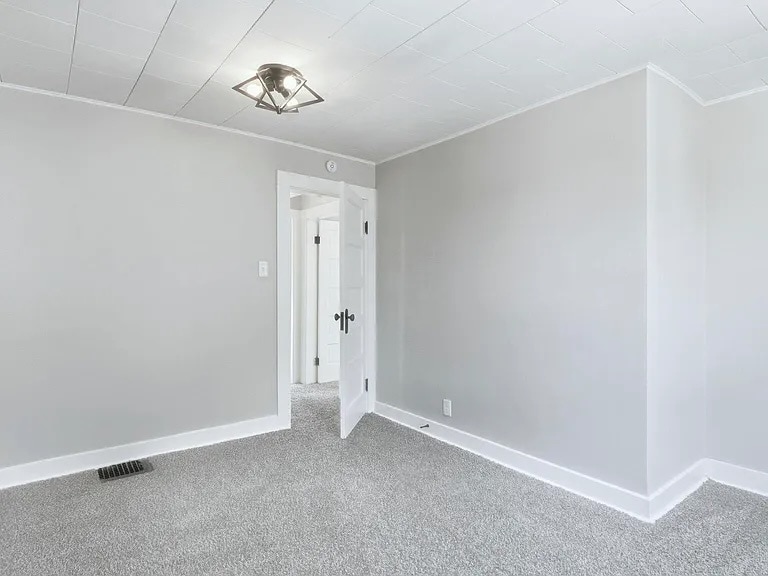 Building Photo - 121 E Branning Ave