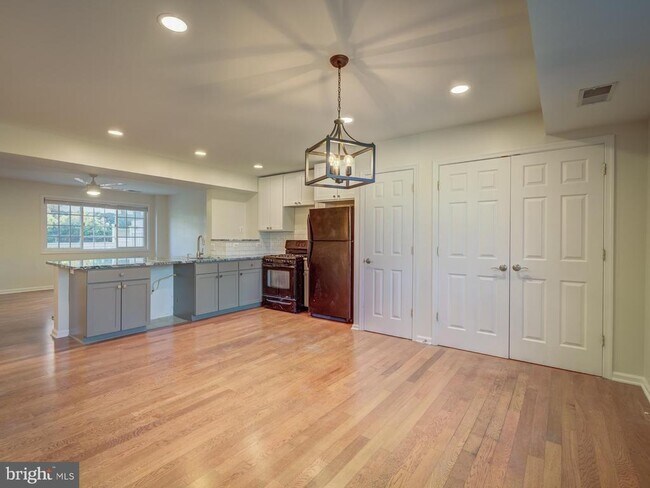 Building Photo - 5210 Maris Ave