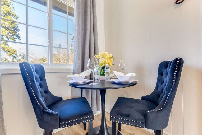 Building Photo - 220 Mitchell St