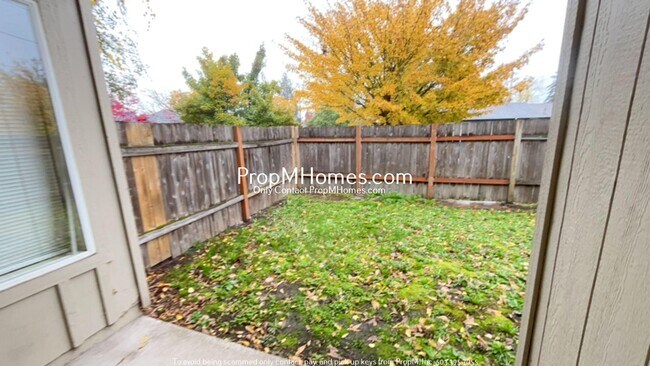 Building Photo - Comfortable Living with a Fenced Outdoor Area! 1/2 OFF 1st Months Rent!