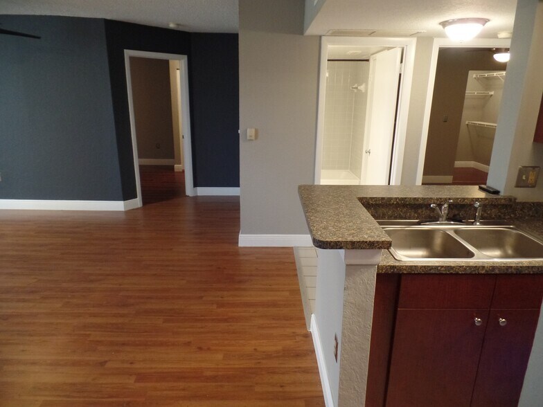 Building Photo - 2881 N Oakland Forest Dr