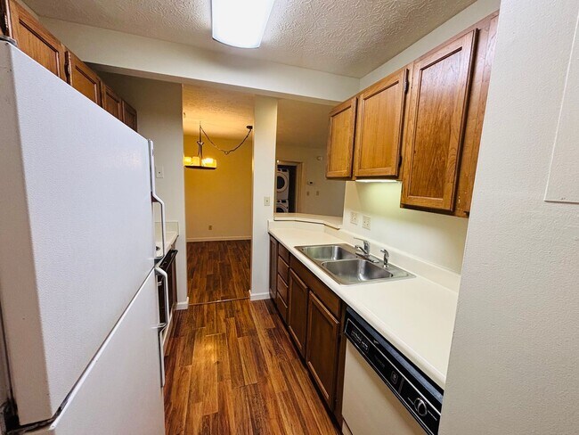 Building Photo - 1300 Cedar Ridge Dr