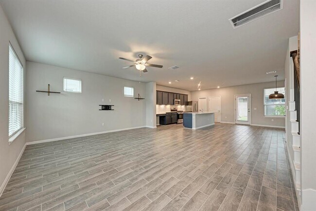 Building Photo - 5408a Baythorne Dr