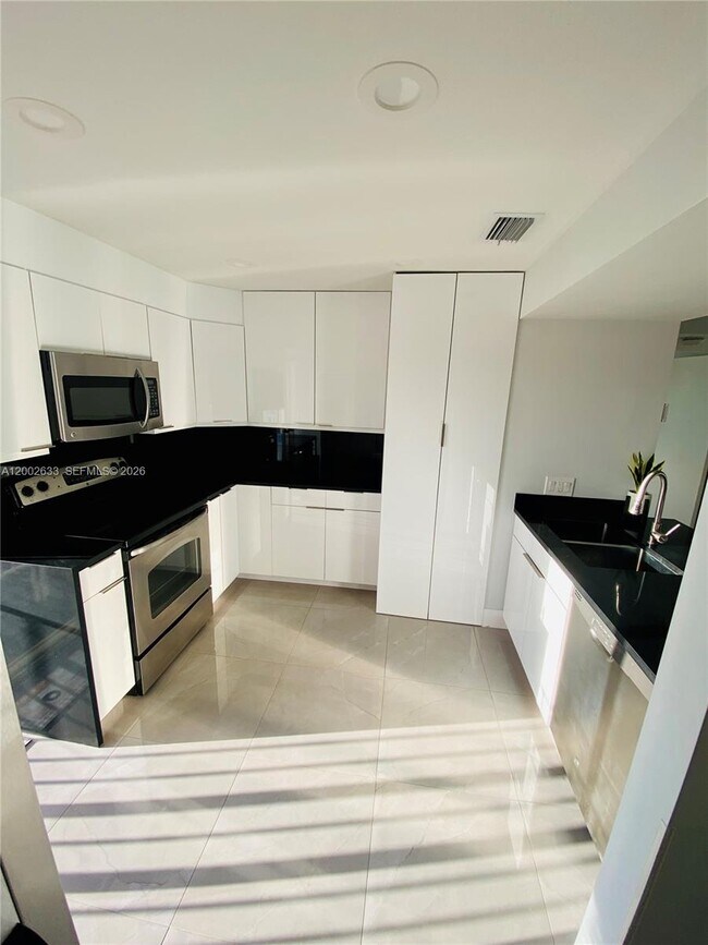 Building Photo - 199 SW 12th Ave