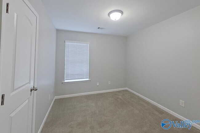 Building Photo - 59 Hideaway Ln