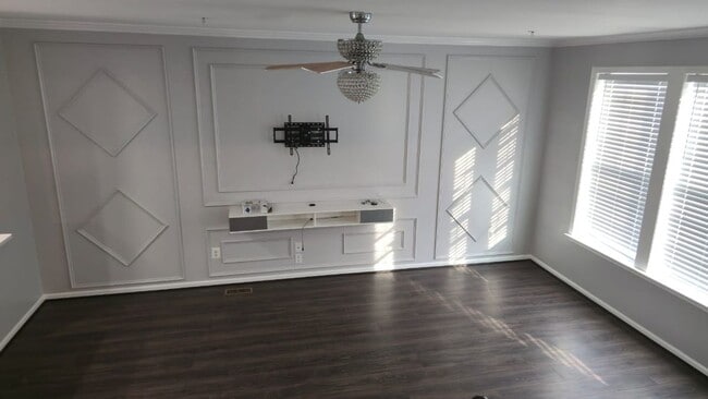 Building Photo - 211 Spring Bank Ave