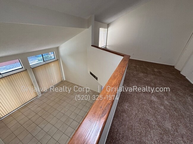 Building Photo - Beautiful Multi-story Townhouse near Tucson Racquet and Swim Club (Prince/Country Club)