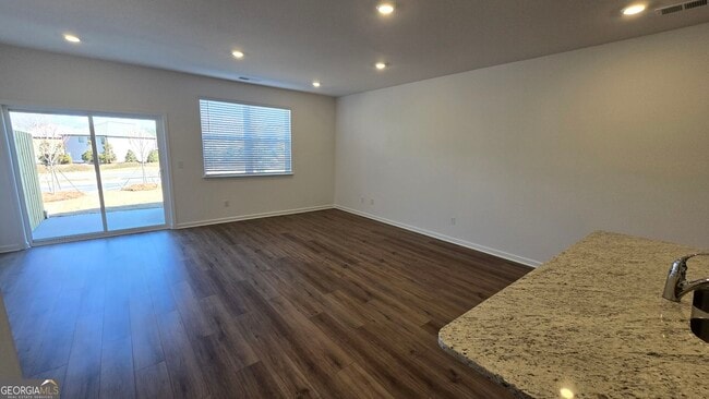 Building Photo - 209 Kenoot Dr