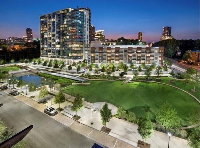 Building Photo - Renovated Condo with Skyline Views