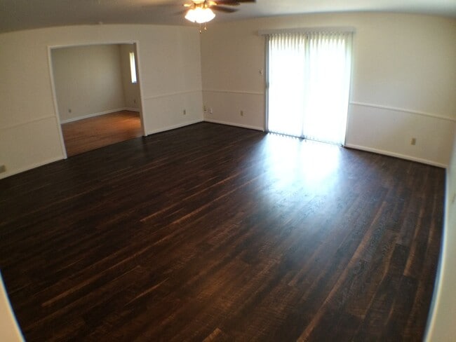 Building Photo - Charismatic 3 Bed 2 Bath Home!