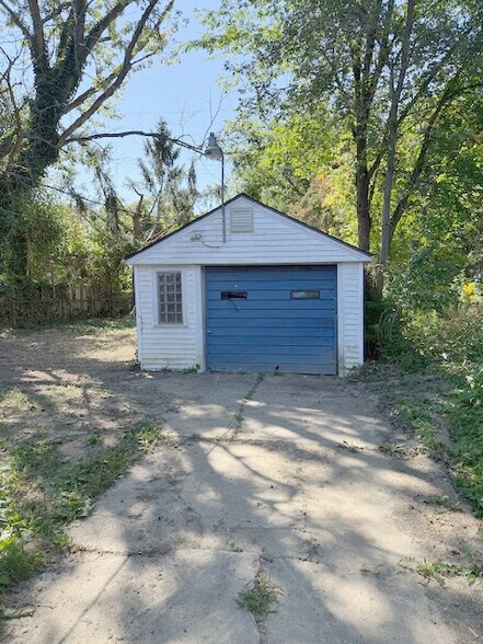 Building Photo - 16426 Manning St