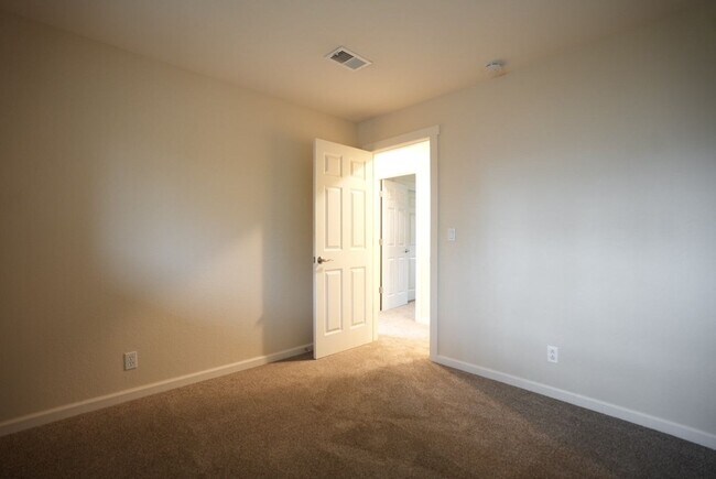 Building Photo - Laurel, 1130-1136 *