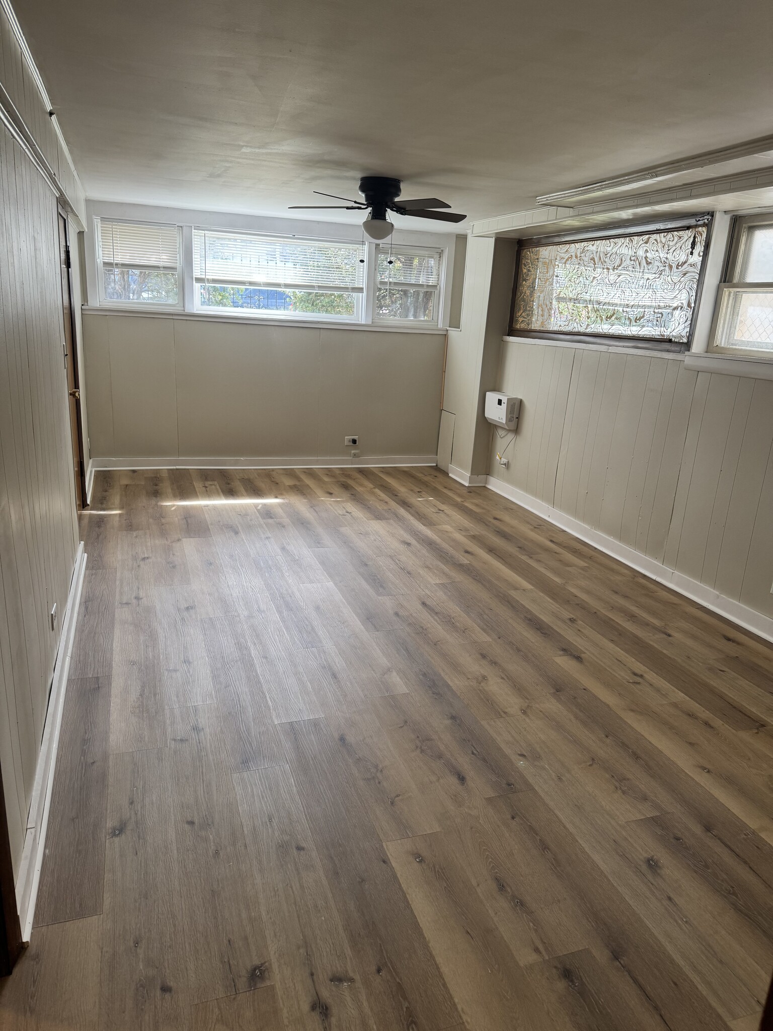 Living room - 5114 W Grace St