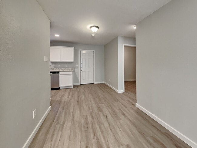 Building Photo - Remodeled 4-Bed, 2-Bath Home with Fenced Backyard in Mesquite, TX