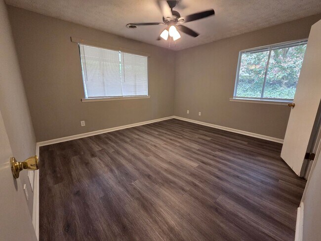 Building Photo - 82a Cedar Dr