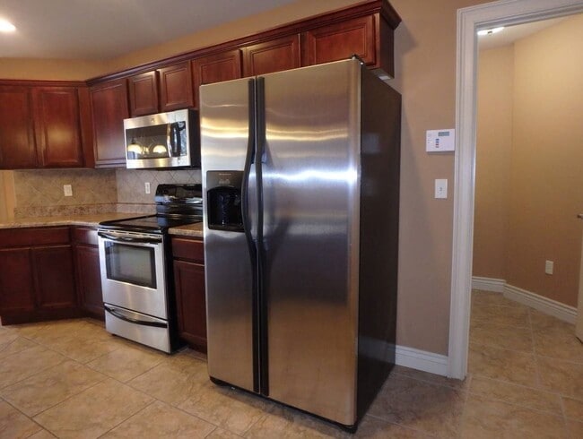 Building Photo - Great 3 Bed 2 Bath House in Mill Creek Manor!