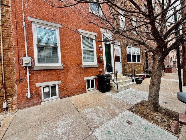 Building Photo - 2+ BED/1.5 BA Solid HOUSE in great East Passyunk/LOMO location w/ Central AC-HARDWOOD Flooring-WA...