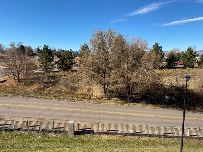 Building Photo - NICE TOP FLOOR APARTMENT IN LITTLETON!!!