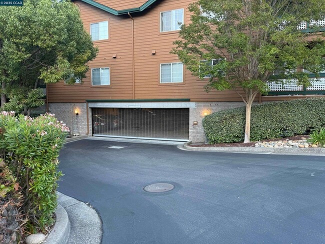 Building Photo - 216 Stone Pine Ln