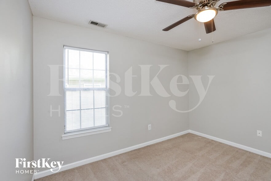 Building Photo - 152 Laurel Woods Dr