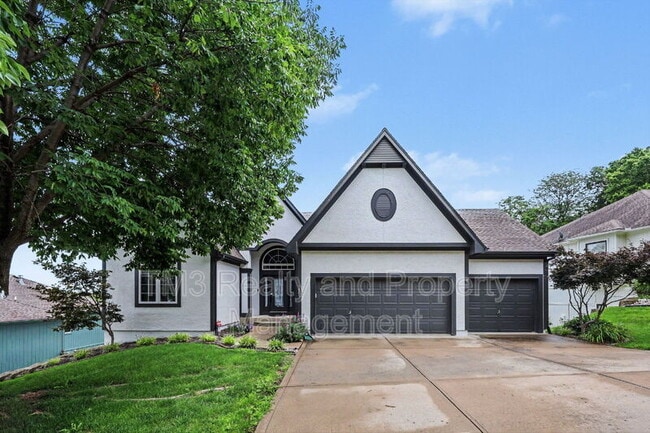 Building Photo - 5605 NE Coral Dr