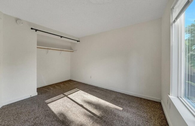 Building Photo - 5147 NE Killingsworth St