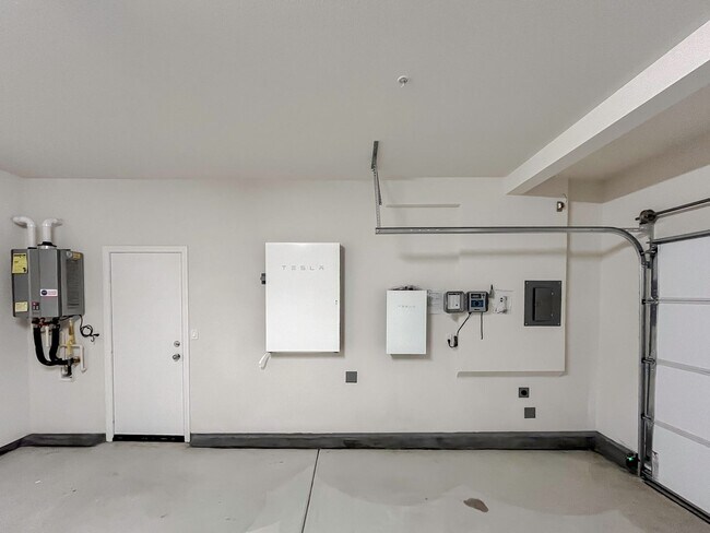 Building Photo - NEWER CONSTRUCTION ~SOLAR~ 3 BED 3 BATH BE...