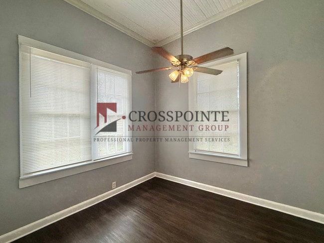 Building Photo - Tour Today! 3 Bedroom, 2 Bathroom House!