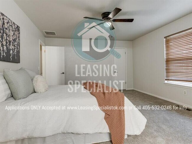 Building Photo - Stunning Yukon 3 Bed 2 Bath Home Available...