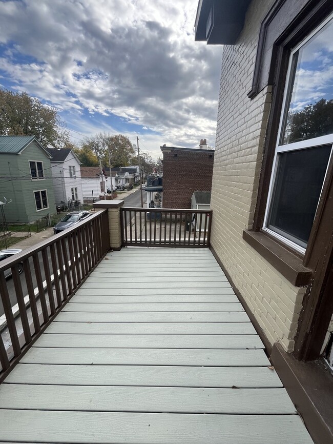 Building Photo - 2-Bedroom Duplex