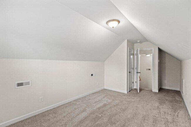 Building Photo - 514 Isaac Br Dr