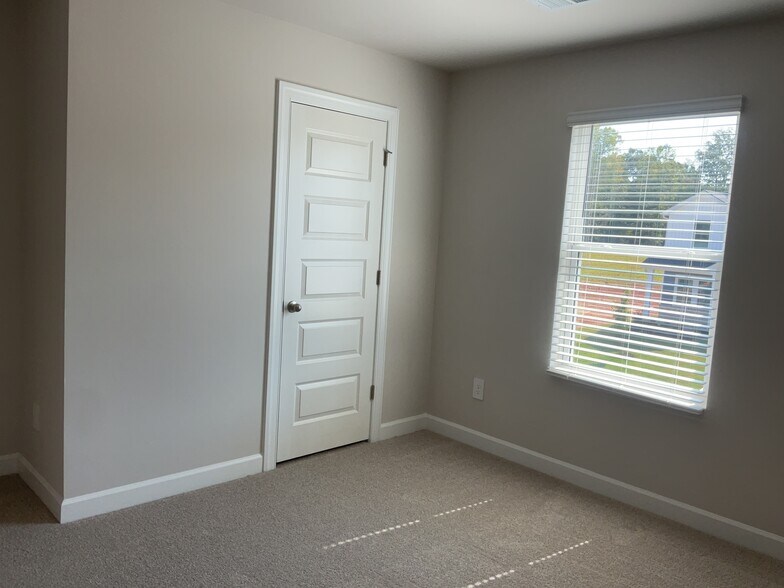 Building Photo - 307 Granby Trl