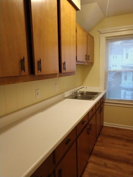 Building Photo - 362 Pearce St