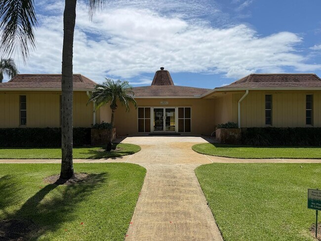 Building Photo - 500 Village Green Cir W