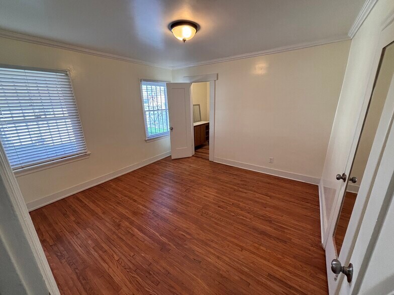 Building Photo - 7530 S Hobart Blvd