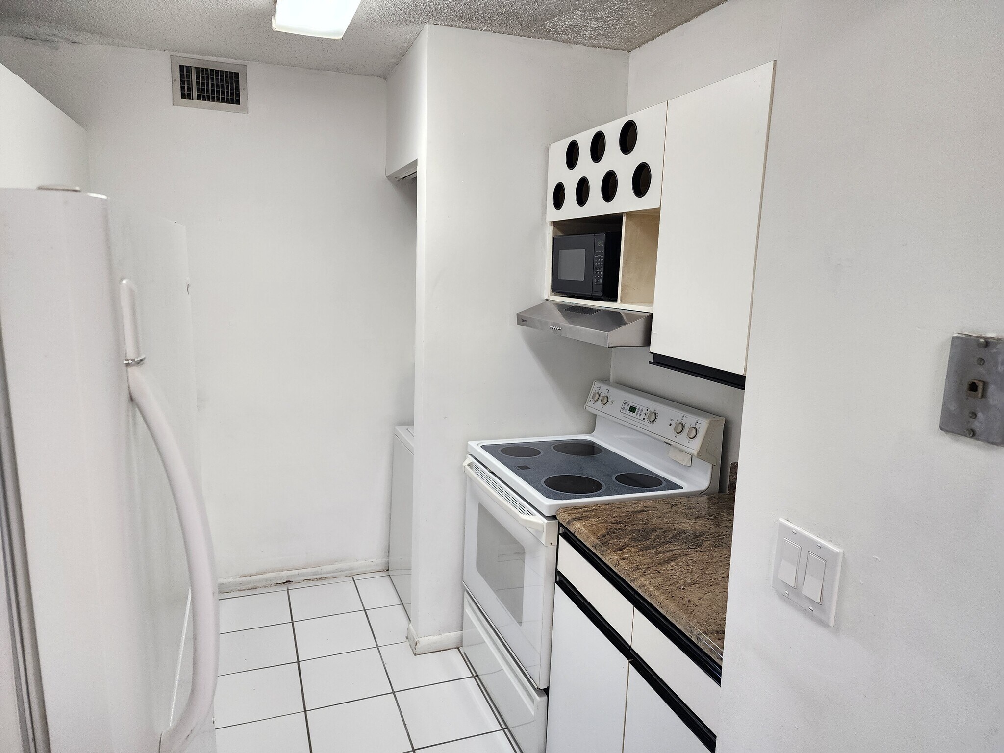 Building Photo - 15615 SW 74th Circle Dr