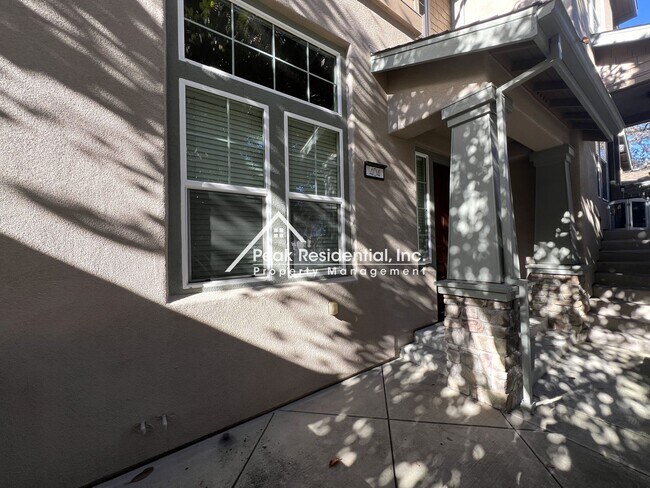 Building Photo - 404 17th St