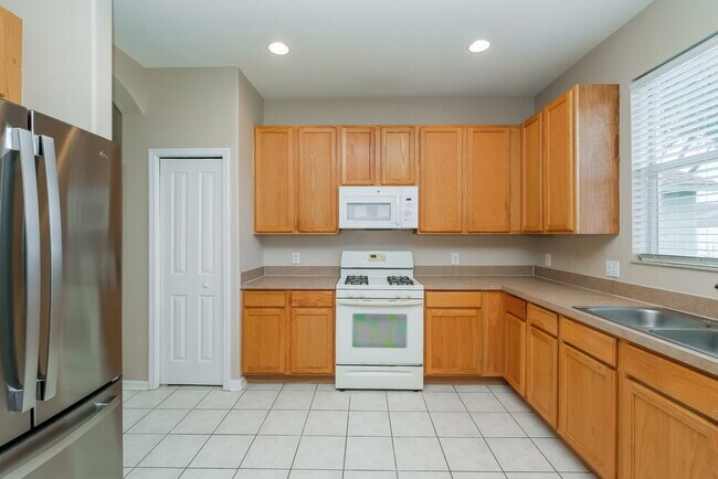 Building Photo - 2613 Palesta Dr