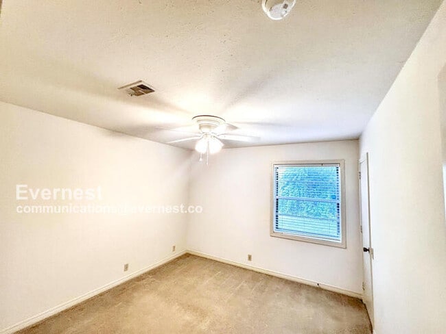 Building Photo - 37 Crossgates Dr