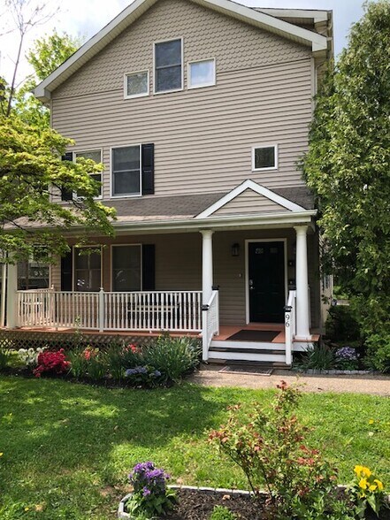 Primary Photo - 96 Midland Ave