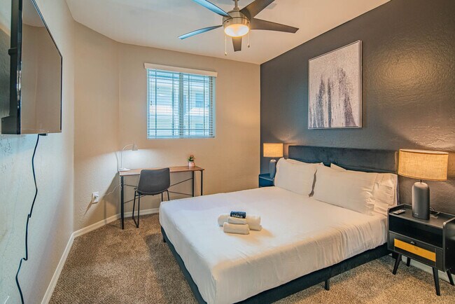 Building Photo - 1275 E University Dr