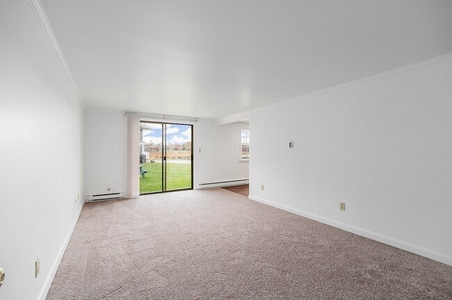 Building Photo - 138 Main St