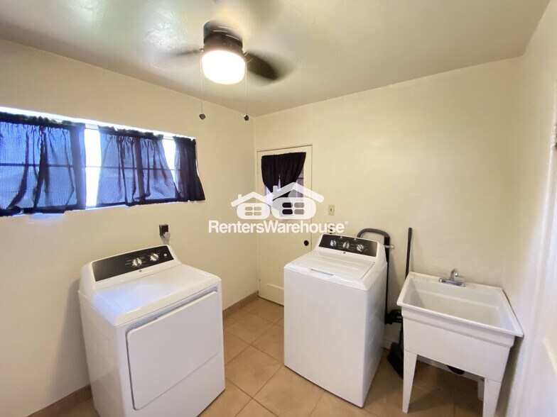 Building Photo - 6140 N 18th Dr