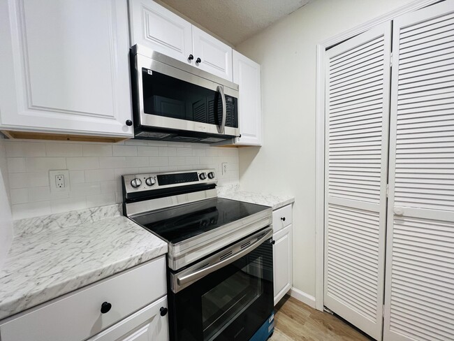Building Photo - 11877 Sturbridge Ln