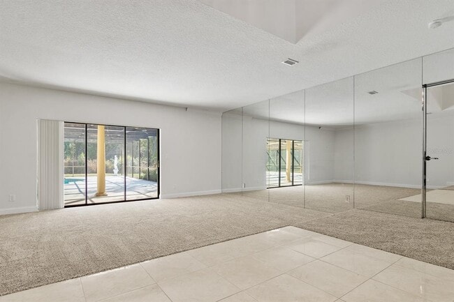 Building Photo - 10206 Lakeview Dr