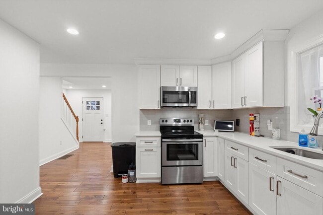 Building Photo - 7922 Babikow Rd