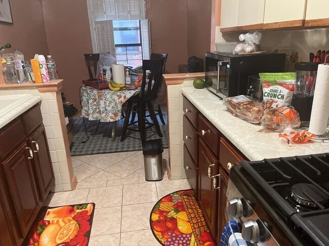 Building Photo - 310 Lenox Rd